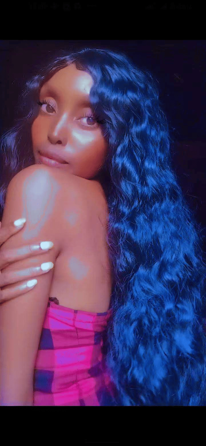 Luxurious 26-inch Long Curly Black Wig for Women - Fashionable Synthetic Hair